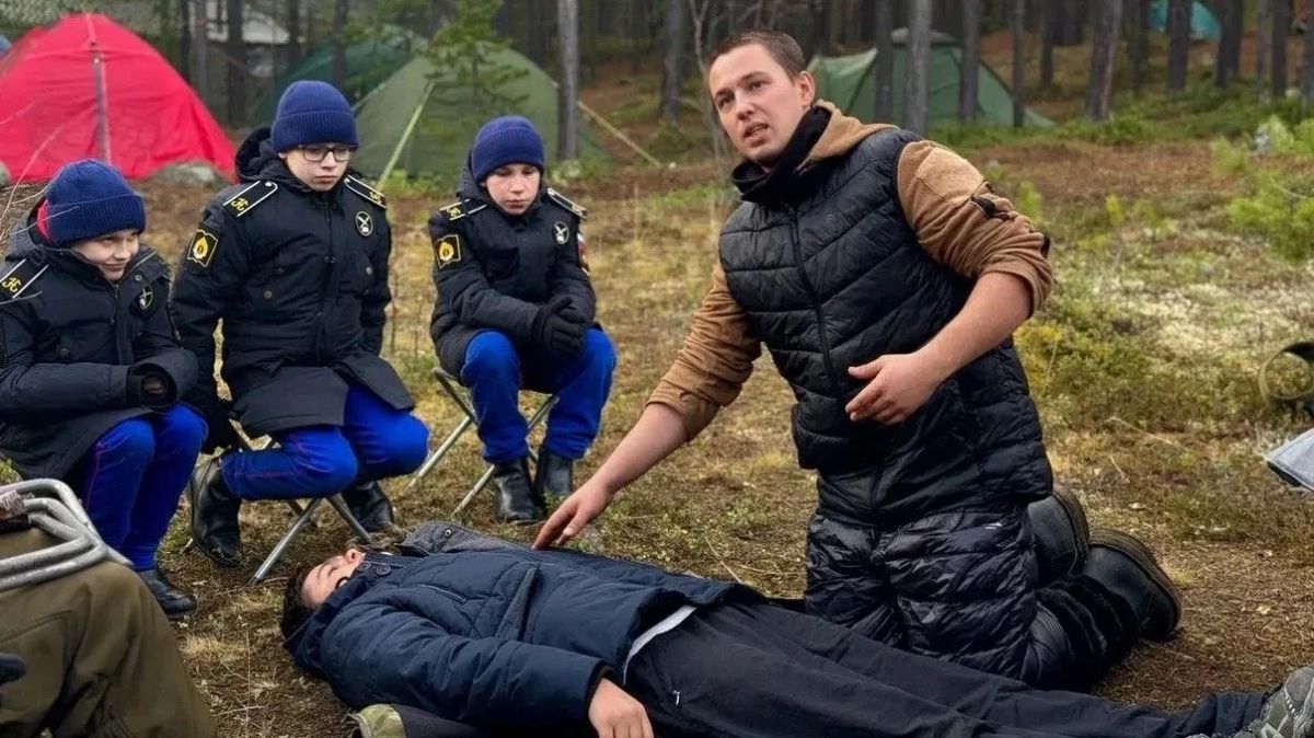 Юные северяне вернулись с полевого патриотического лагеря под Оленегорском Юные северяне вернулись с полевого патриотического лагеря под Оленегорском