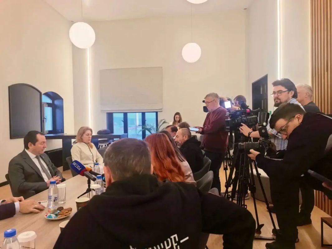 Кофе с губернатором: Андрей Чибис приоткрыл тайны совещаний Кофе с губернатором: Андрей Чибис приоткрыл тайны совещаний