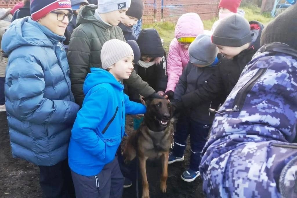 Воспитанники мурманской школы-интерната побывали в гостях у кинологов УФСИН Воспитанники мурманской школы-интерната побывали в гостях у кинологов УФСИН