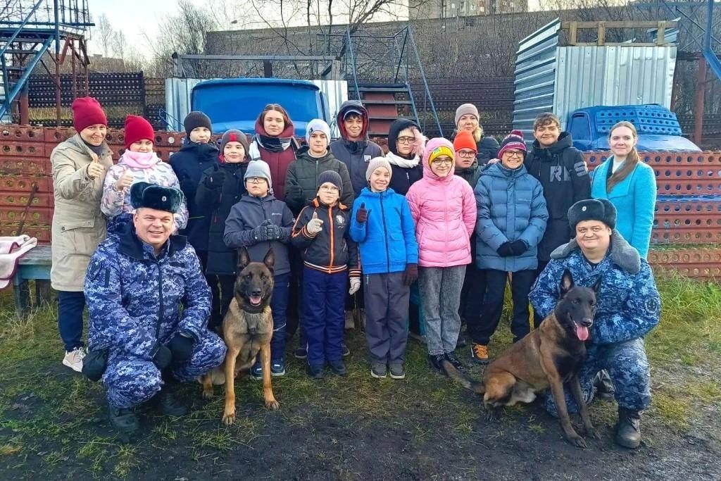 Воспитанники мурманской школы-интерната побывали в гостях у кинологов УФСИН Воспитанники мурманской школы-интерната побывали в гостях у кинологов УФСИН