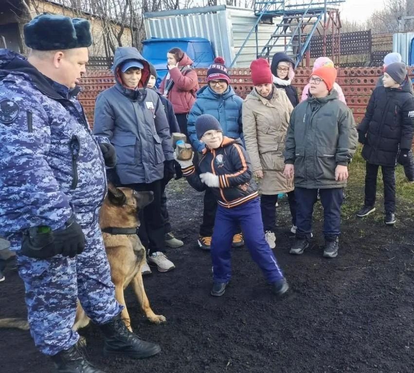 Воспитанники мурманской школы-интерната побывали в гостях у кинологов УФСИН Воспитанники мурманской школы-интерната побывали в гостях у кинологов УФСИН
