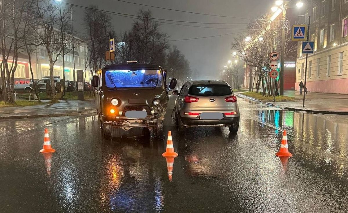 Сводка ДТП за 27 октября. 27 октября 2026 года около 17:45 в городе Кировске на проспекте Ленина, в районе дома № 16, произошло дорожнотранспортное происшествие