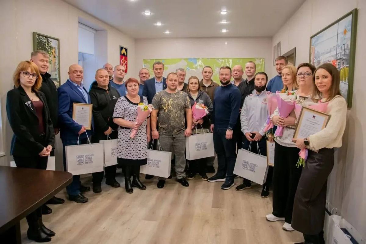Торжество труда и преданности делу: в Мурманске наградили лучших сотрудников Управления дорожного хозяйства