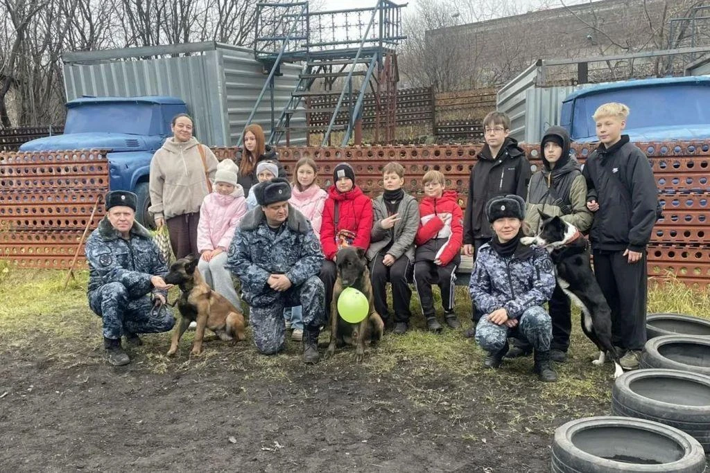 Ученики Губернаторского лицея познакомились со службой кинологов УФСИН